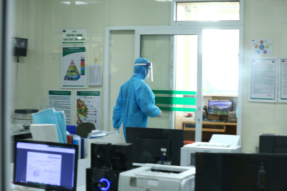 Sẽ có 7 y, bác sỹ trực tại khoa cấp cứu để đón đoàn. (Ảnh: Minh Quyết/TTXVN)