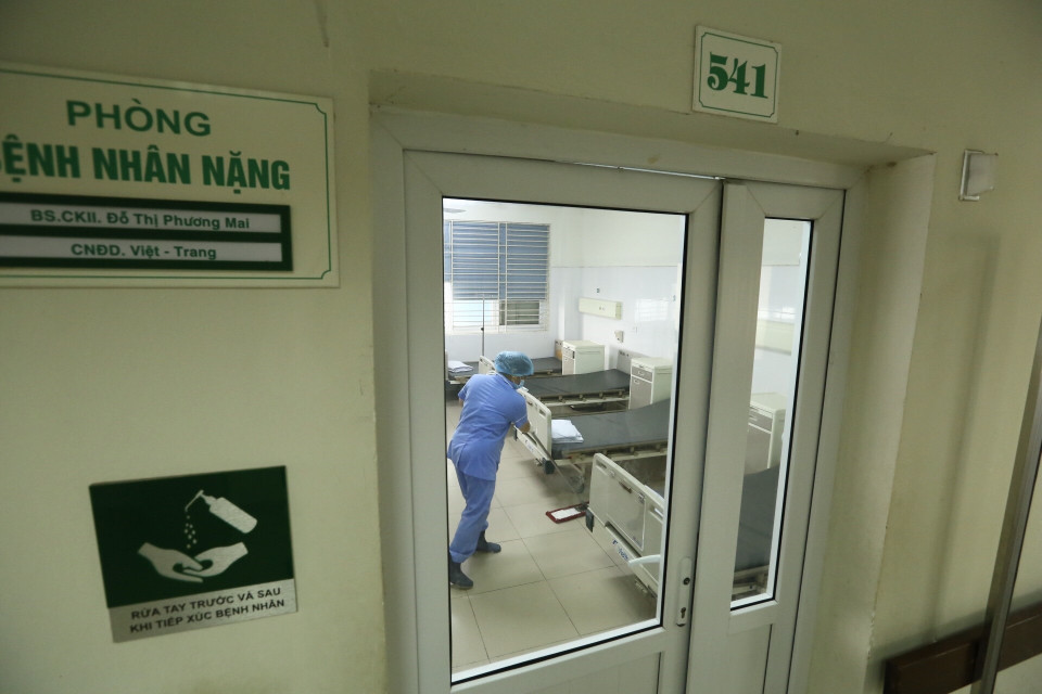 Phòng điều trị cho bệnh nhân dương tính tại khoa Nhiễm khuẩn tổng hợp đã sẵn sàng. (Ảnh: Minh Quyết/TTXVN)