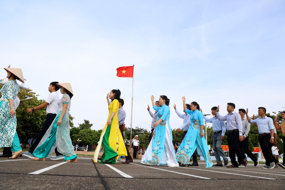 Lễ duyệt binh ở Trường Sa là dịp thể hiện sự đoàn kết, ý chí quyết tâm giữ gìn lãnh thổ thiêng liêng của Tổ quốc. (Ảnh: Hồng Đạt/TTXVN)