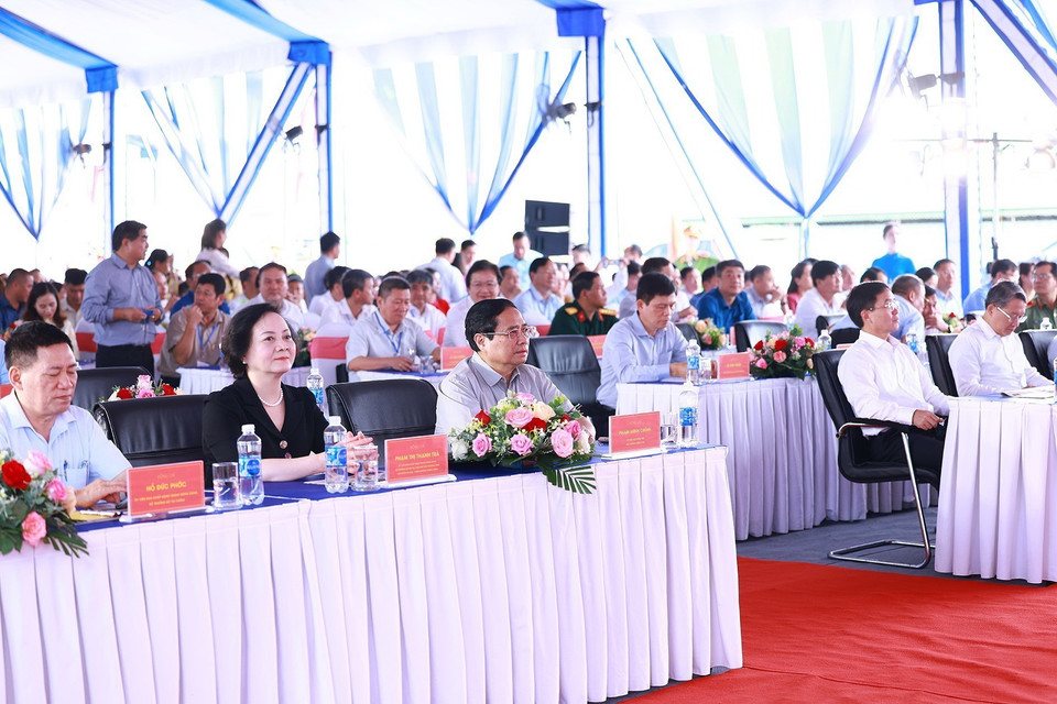 Thủ tướng Phạm Minh Chính dự Lễ phát động đợt thi đua cao điểm '500 ngày đêm thi đua hoàn thành 3.000km đường bộ cao tốc.' (Ảnh: Dương Giang/TTXVN)