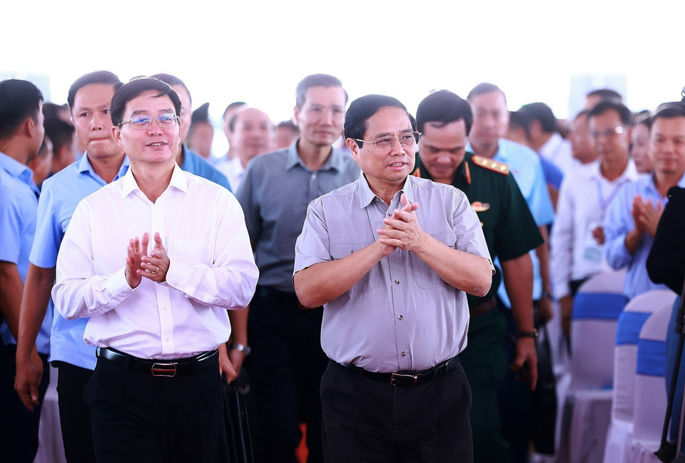 Thủ tướng Phạm Minh Chính đến dự Lễ phát động đợt thi đua cao điểm '500 ngày đêm thi đua hoàn thành 3.000km đường bộ cao tốc.' (Ảnh: Dương Giang/TTXVN)