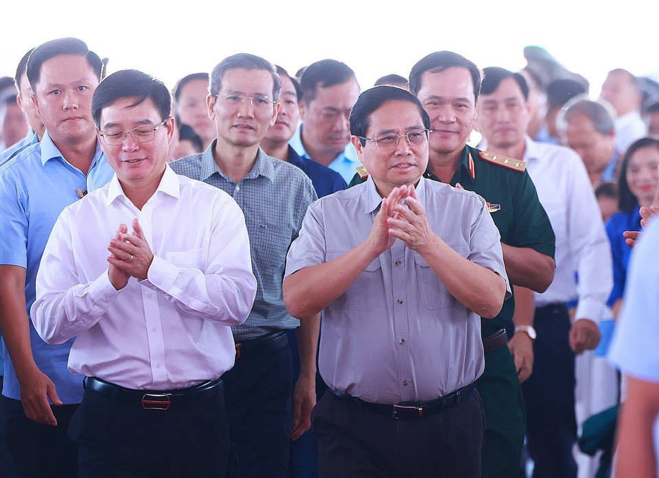 Thủ tướng Phạm Minh Chính đến dự Lễ phát động đợt thi đua cao điểm '500 ngày đêm thi đua hoàn thành 3.000km đường bộ cao tốc.' (Ảnh: Dương Giang/TTXVN)