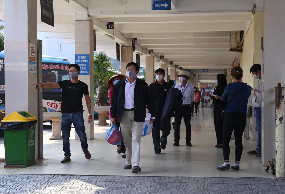 Hành khách đến bến xe Giáp Bát chỉ khoảng 5-7% so với trước dịch. (Ảnh: Hoàng Hiếu/TTXVN)