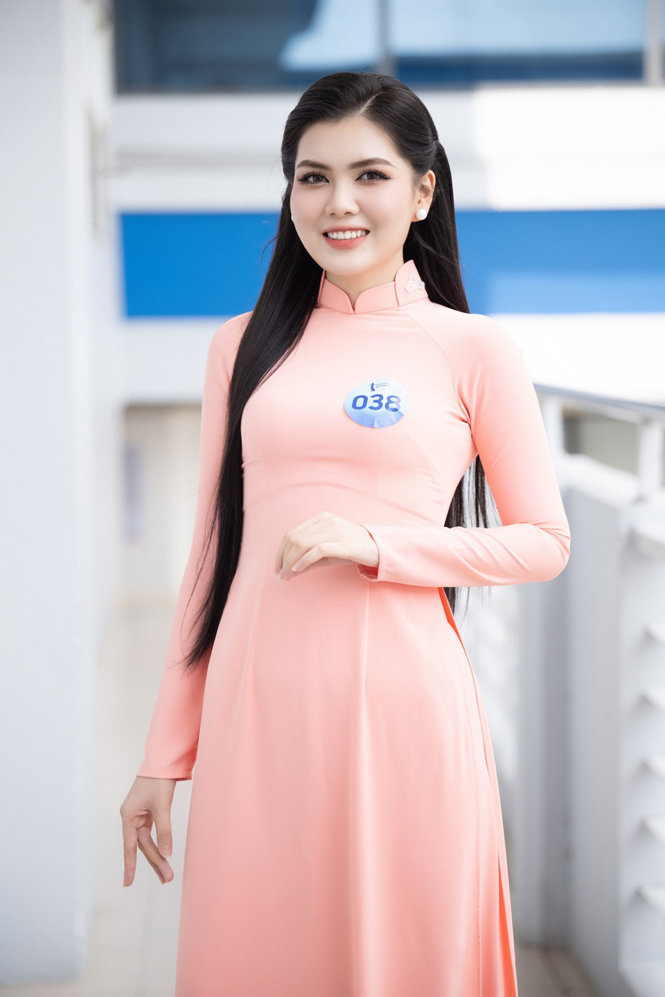 Hoa khôi tiếng Anh Đại học Duy Tân - Nguyễn Thị Hoài Phương tự tin thể hiện khả năng ngoại ngữ tại buổi sơ khảo. (Ảnh: CTV/Vietnam+)