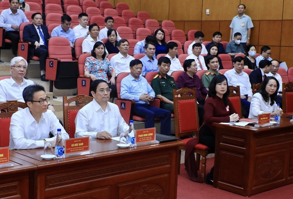 Thủ tướng Phạm Minh Chính và các đại biểu dự hội nghị công bố Quyết định Quyền Bộ trưởng Bộ Y tế. (Ảnh: Lâm Khánh/TTXVN)