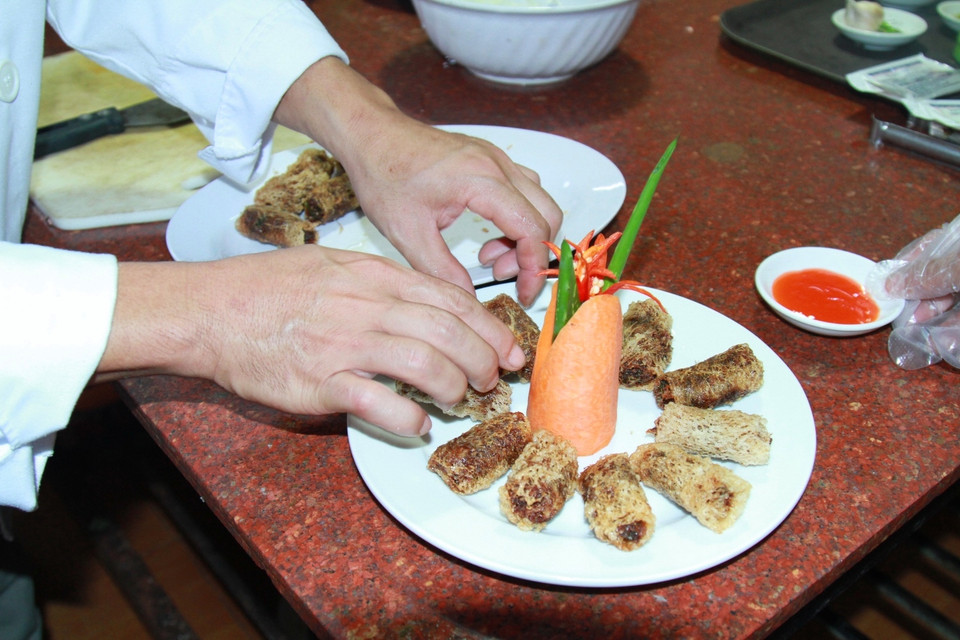 Đĩa ram đẻn thơm ngon, bổ dưỡng. (Ảnh: Xuân Mai/Vietnam+)