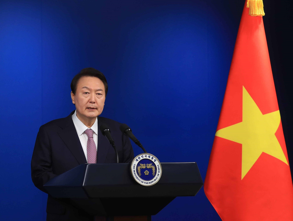 Tổng thống Hàn Quốc Yoon Suk-yeol phát biểu tại buổi họp báo. (Ảnh: Thống Nhất/TTXVN)