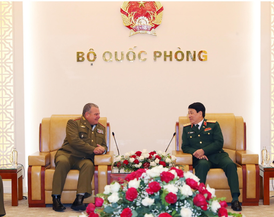 Đại tướng Lương Cường tiếp Trung tướng Vicstor Rojo Ramos. (Ảnh: Trọng Đức/TTXVN)