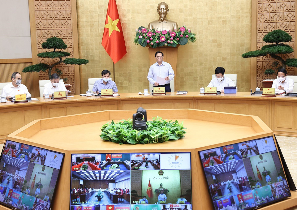 Thủ tướng Phạm Minh Chính yêu cầu các bộ, ngành, địa phương phải phân bổ vaccine công khai, minh bạch, tránh tiêu cực, xử lý nghiêm theo quy định những trường hợp vi phạm. (Ảnh: Dương Giang/TTXVN)