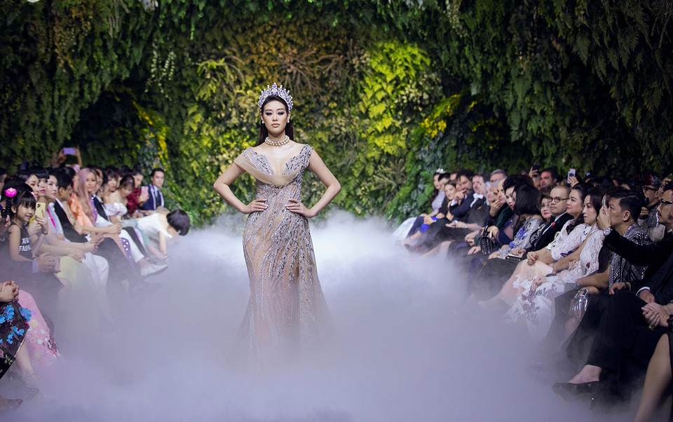 Khánh Vân chia sẻ Hoàng Hải là một trong những nhà thiết kế cô yêu thích, vì vậy khi nhận được lời mời, cô vui vẻ sắp xếp thời gian để góp mặt trong show diễn của anh. (Ảnh: Kiếng Cận/Vietnam+)