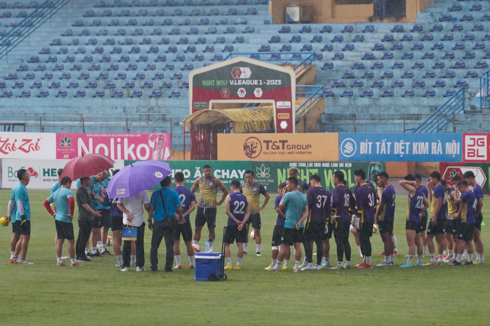 Chiều ngày 3/6, câu lạc bộ Hà Nội có buổi tập trên sân nhà Hàng Đẫy để chuẩn bị cho màn tiếp đón câu lạc bộ Thép Xanh Nam Định trong khuôn khổ vòng 11 V-League 2023. (Ảnh: Việt Anh/Vietnam+)