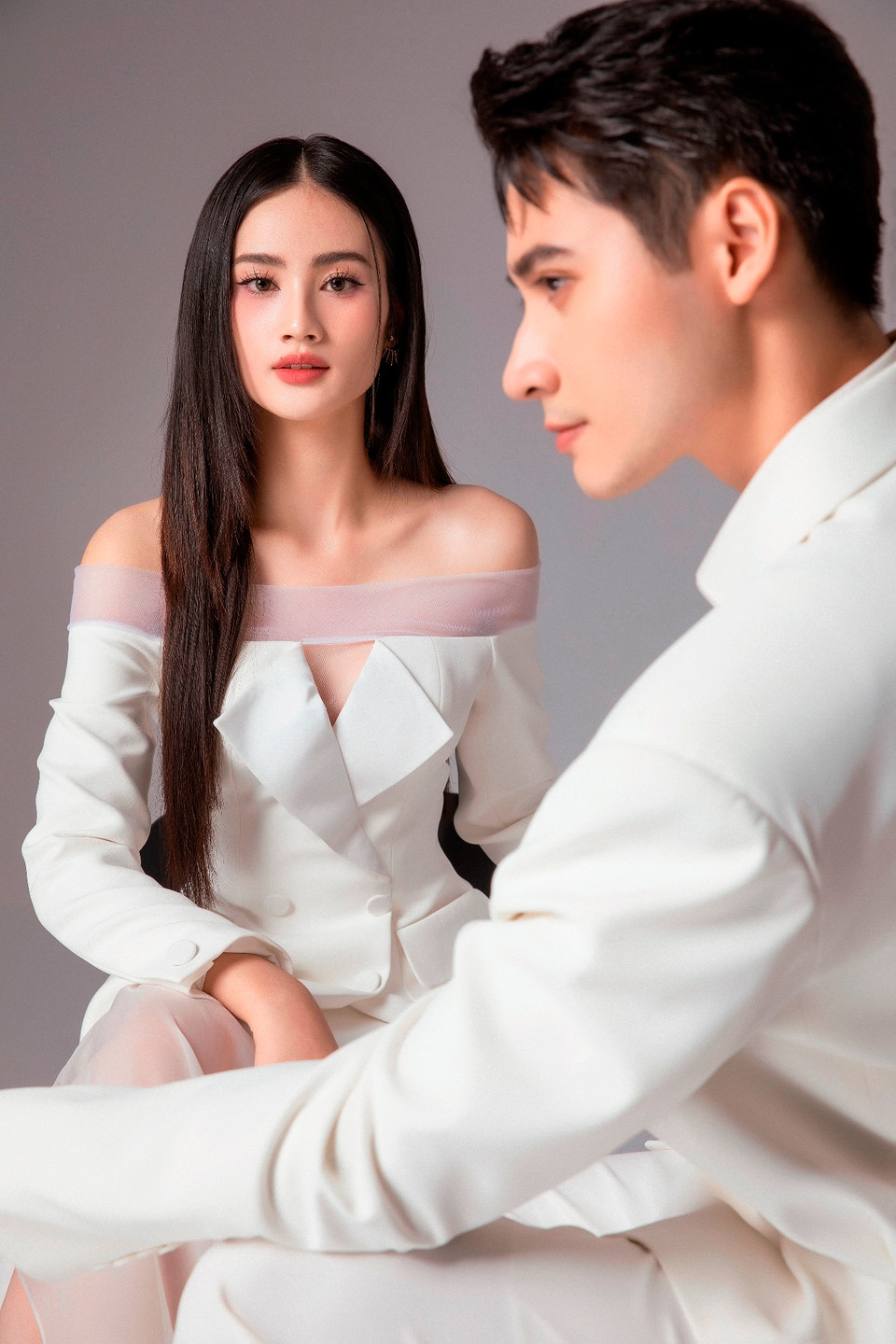 “Sau khi đăng quang, tôi bắt đầu bước vào quá trình tập luyện theo chế độ nghiêm ngặt. Hiện ‘National Costume’ [trang phục văn hóa dân tộc] đã chốt xong, phần thi tài năng tôi cũng đã lên kịch bản và đang trong quá trình tập luyện, dự án nhân ái đã làm gần xong. Giờ tôi đang học thêm tiếng Anh và cải thiện thêm nhiều kỹ năng cần thiết. Có ngày tôi học đến 3 lớp kỹ năng khác nhau. Một ngày của tôi trải dài từ việc tập gym (2 lần 1 ngày), học tiếng Anh, tập tài năng, cho tới cập nhật những tin tức thời sự và làm dự án nhân ái,” Tuấn Ngọc chia sẻ. (Ảnh: CTV/Vietnam+)