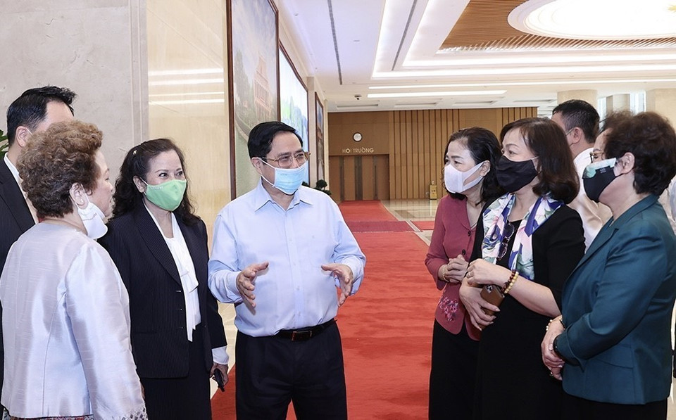 Thủ tướng Phạm Minh Chính với các đại biểu. (Ảnh: Dương Giang/TTXVN)