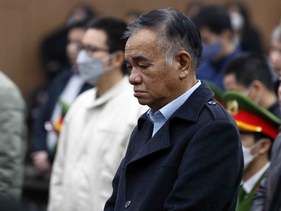 Bị cáo Trần Đình Thành, cựu Bí thư Tỉnh ủy Đồng Nai, nghe chủ tọa tuyên án. (Ảnh: Phạm Kiên/TTXVN)