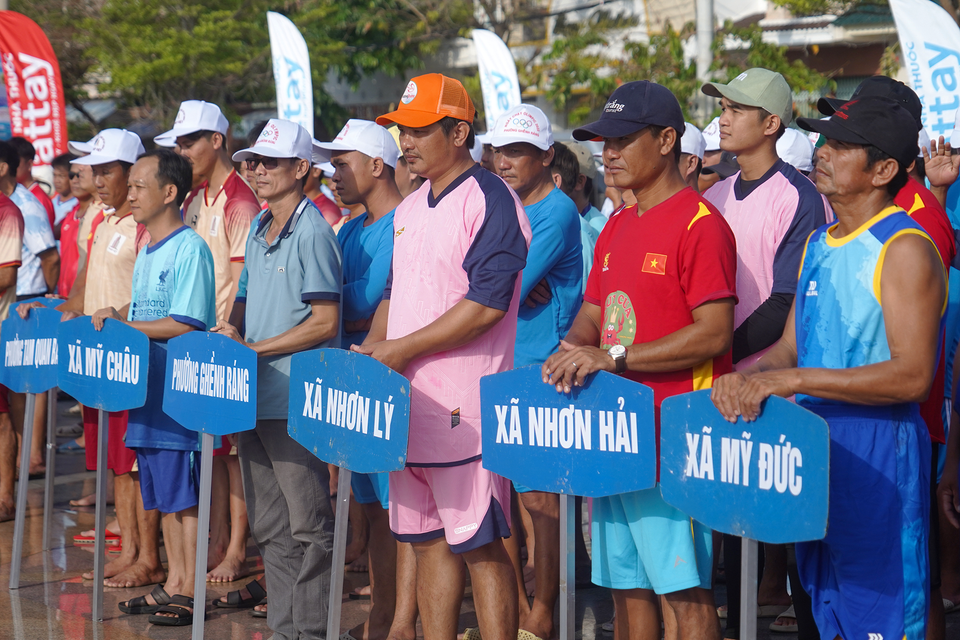 Tham gia Giải đấu là tổng cộng 16 đội đua đại diện cho Khối các huyện, thị xã, thành phố và Khối các xã, phường, thị trấn trên địa bàn tỉnh Bình Định. (Ảnh: Việt Anh/Vietnam+)