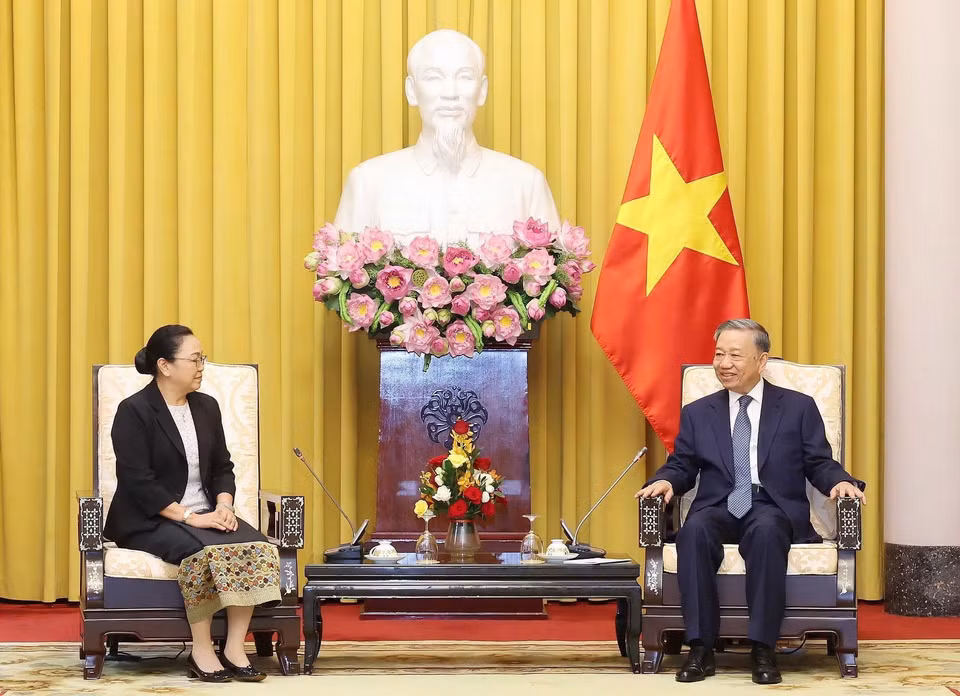 Chủ tịch nước Tô Lâm với Đại sứ Lào Khamphao Ernthavanh, đại diện nước Chủ tịch ASEAN 2024. (Ảnh: Nhan Sáng/TTXVN)