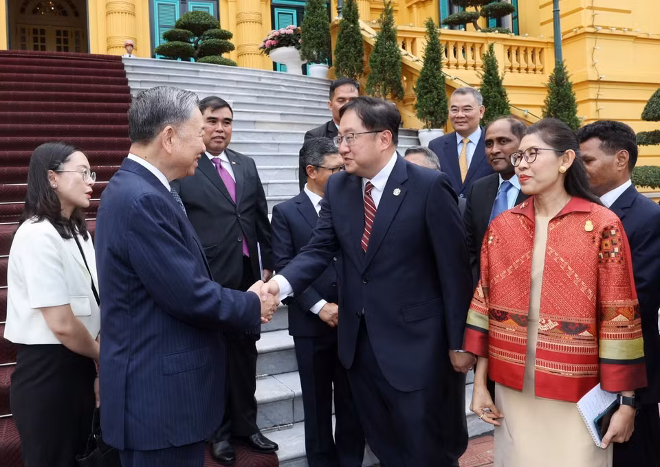Chủ tịch nước Tô Lâm với Đại sứ các nước ASEAN. (Ảnh: Nhan Sáng/TTXVN)