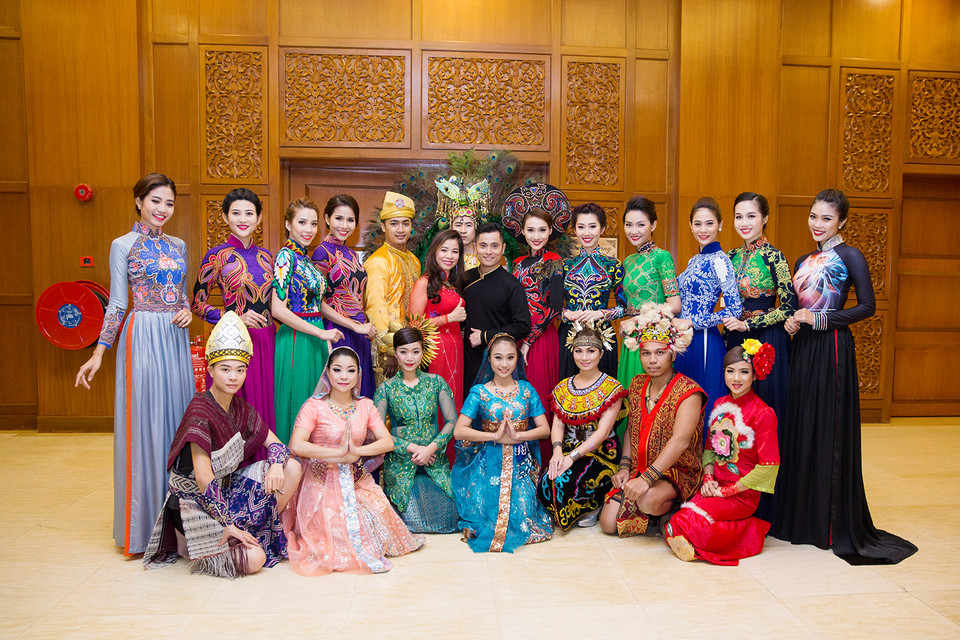 Giao lưu văn hóa hai quốc gia. (Ảnh: Dương Nguyên)