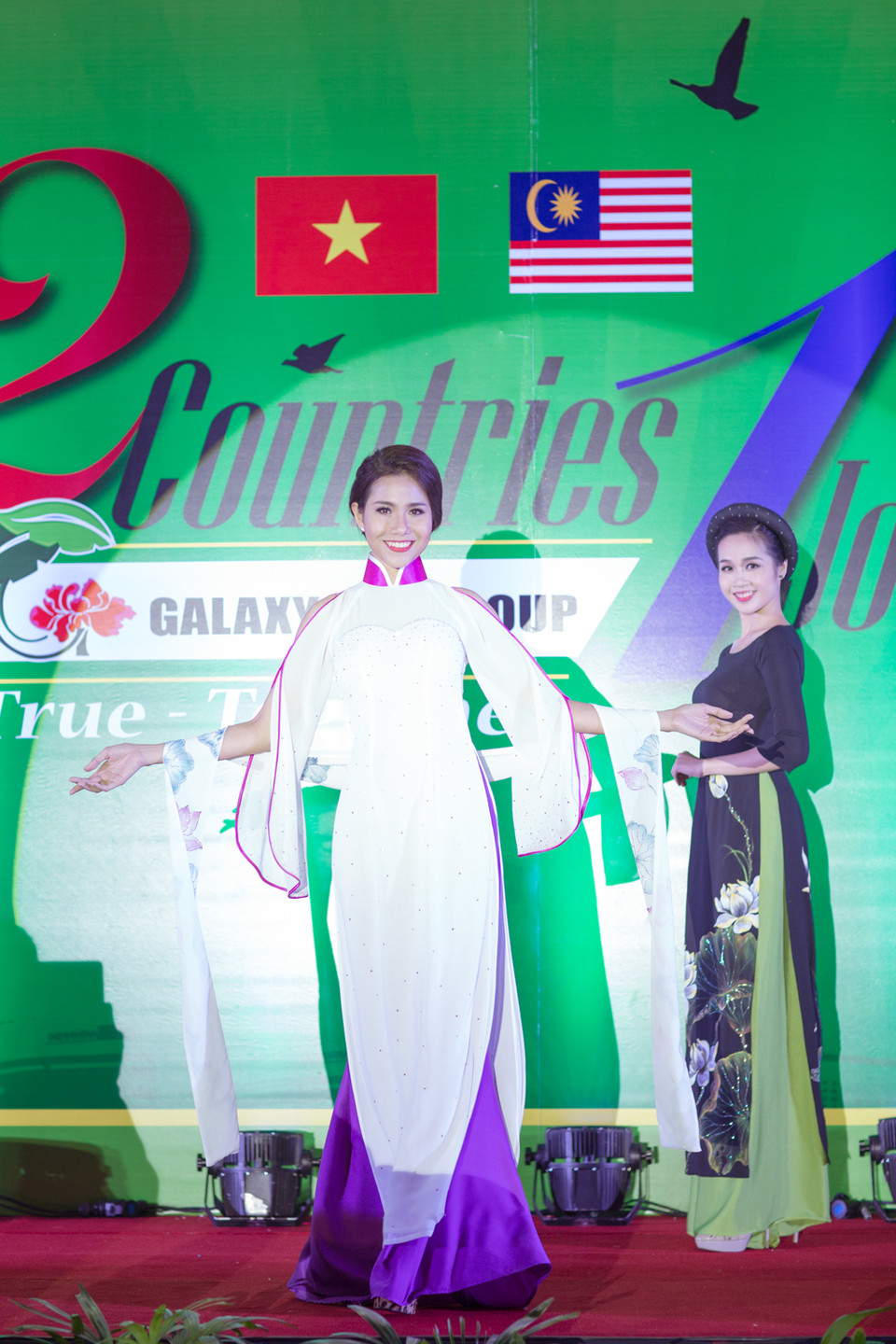 Nhà thiết kế Đoan Trang lại mang đến sưu tập mang đậm tâm hồn người phụ nữ Việt... (Ảnh: Dương Nguyên)