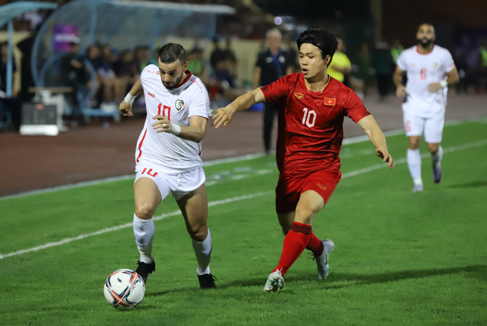 Dù không được ra sân thường xuyên tại Yokohama FC (Nhật Bản), nhưng tiền đạo Nguyễn Công Phượng vẫn được huấn luyện viên Troussier tin tưởng điền tên vào đội hình xuất phát ở trận đấu này. (Ảnh: Hoài Nam/Vietnam+)