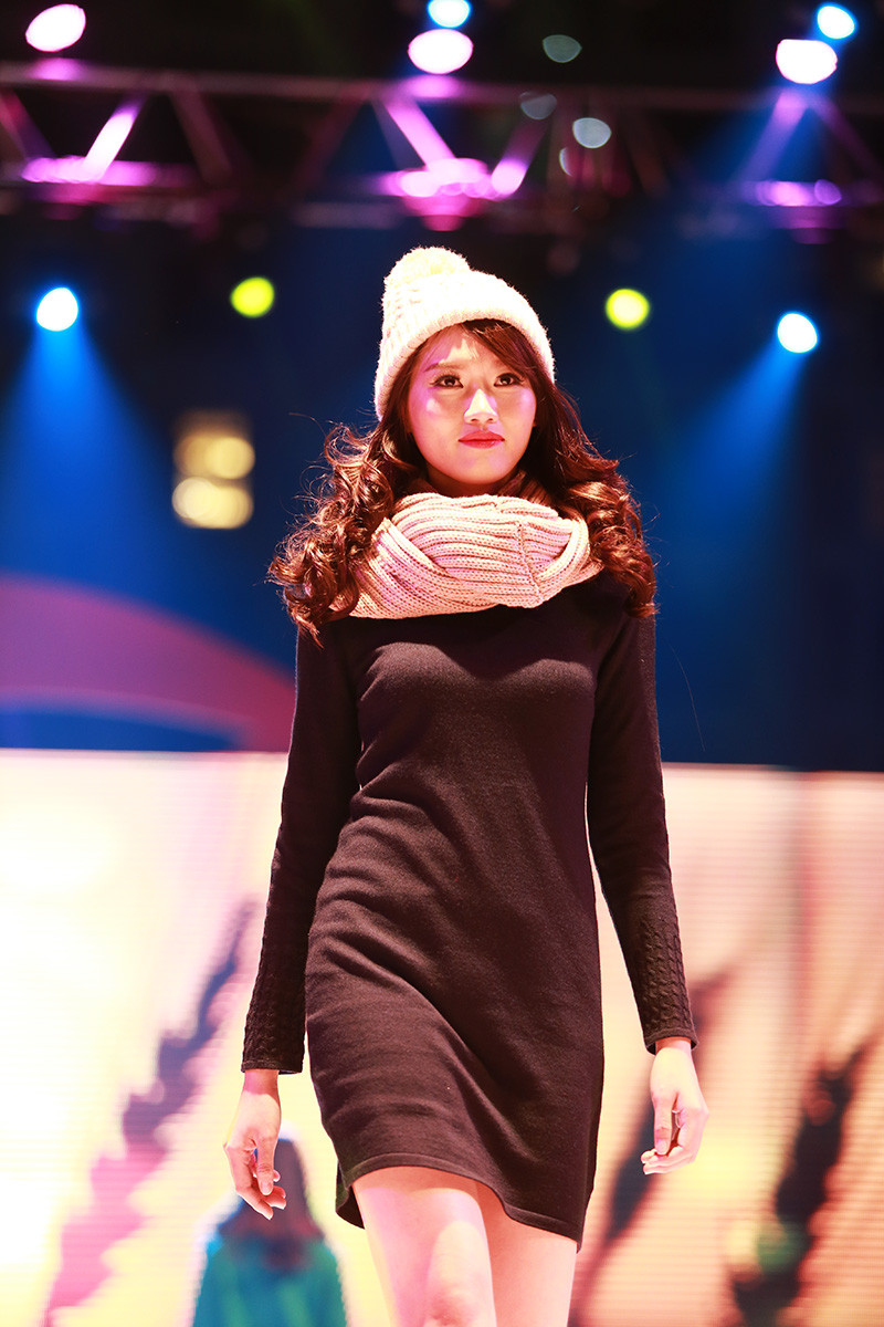  Hai quán quân Project Runway đã phải dành nhiều thời gian cũng như sang tận Australia nghiên cứu chất liệu. (Ảnh: BTC)