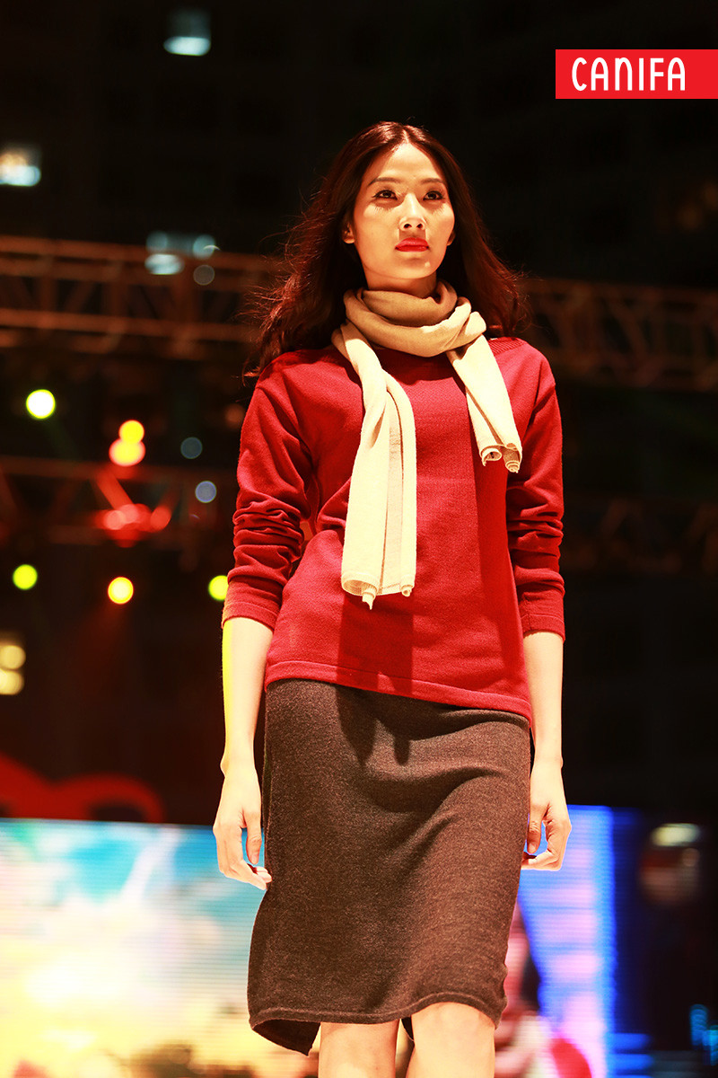 Tông mùa chủ đạo của bộ sưu tập là những sắc màu ấm, nóng nổi bật. (Ảnh: BTC)