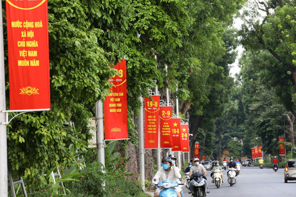 Đường Hoàng Văn Thụ rực rỡ cờ hoa chào mừng 75 năm Quốc khánh 2/9. (Ảnh: Văn Điệp/TTXVN)