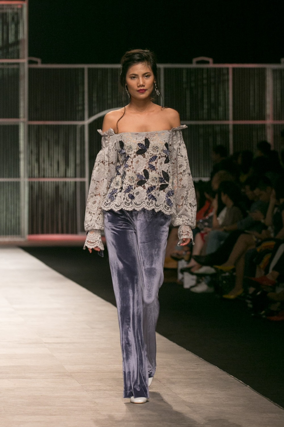 Bộ sưu tập là sự kết hợp của các phom dáng châu Âu thời kỳ Phục hưng với hình ảnh người phụ nữ trưởng thành. (Ảnh: BTC)