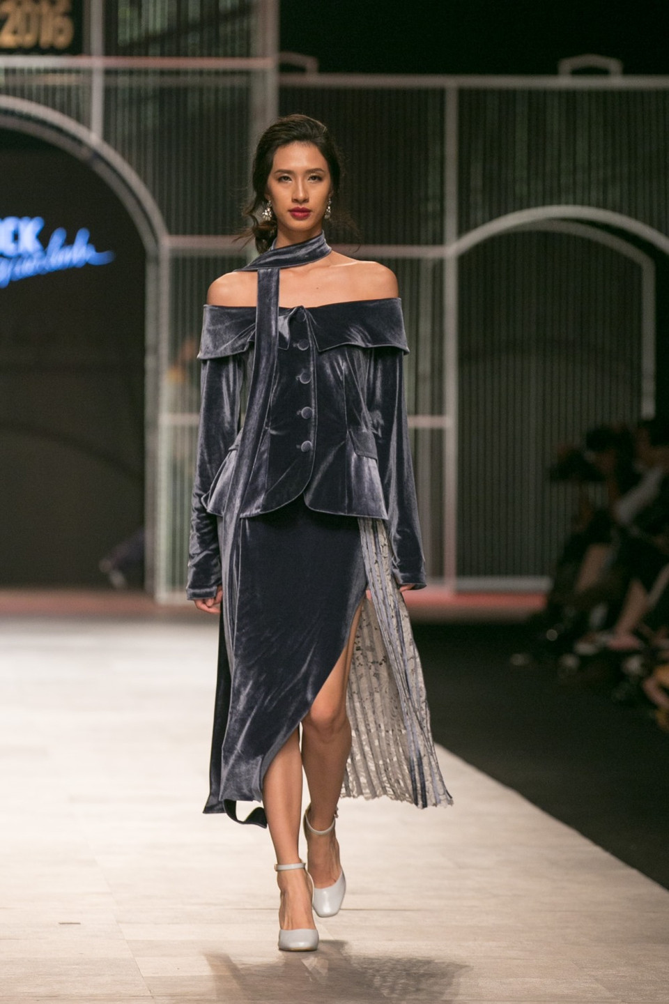 Các thiết kế là những biến tấu của thiết kế cổ điển mang hơi thở quyến rũ, gợi cảm và kiêu kỳ. (Ảnh: BTC)