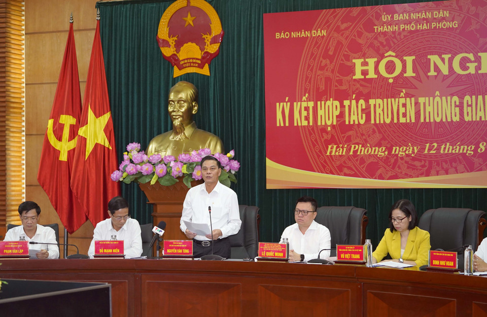 Ông Nguyễn Văn Tùng, Chủ tịch Ủy ban Nhân dân thành phố Hải Phòng chủ trì buổi lễ. (Ảnh: Hoàng Ngọc/TTXVN)