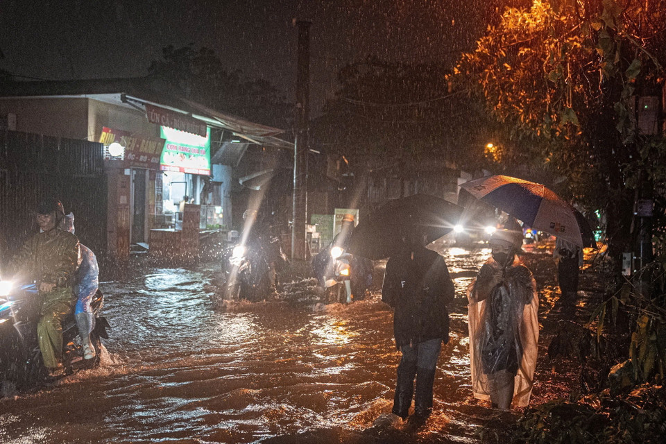 Nhiều tuyến phố tại Hà Nội ngập trong nước. (Ảnh: Phạm Tuấn Anh/TTXVN)