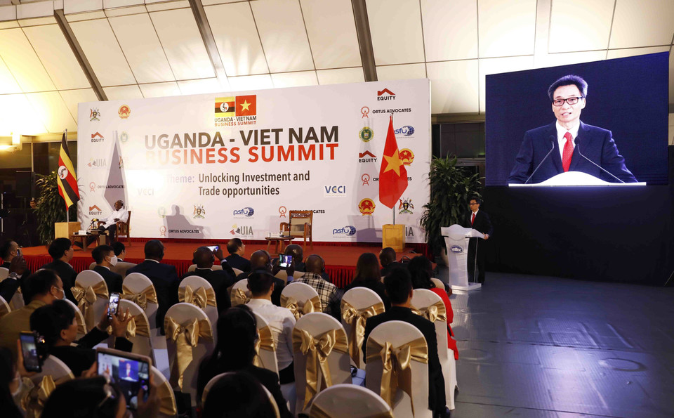 Phó Thủ tướng Vũ Đức Đam phát biểu tại Diễn đàn doanh nghiệp Việt Nam-Uganda. (Ảnh: An Đăng/TTXVN)