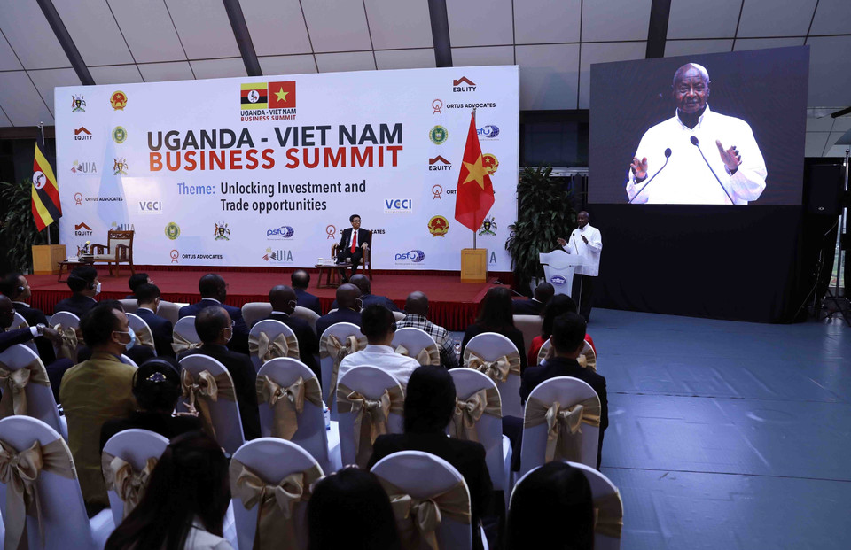 Chiều 25/11, tại Hà Nội, Tổng thống nước Cộng hòa Uganda Yoweri Kaguta Museveni dự và phát biểu tại Diễn đàn doanh nghiệp Việt Nam-Uganda. (Ảnh: An Đăng/TTXVN) 