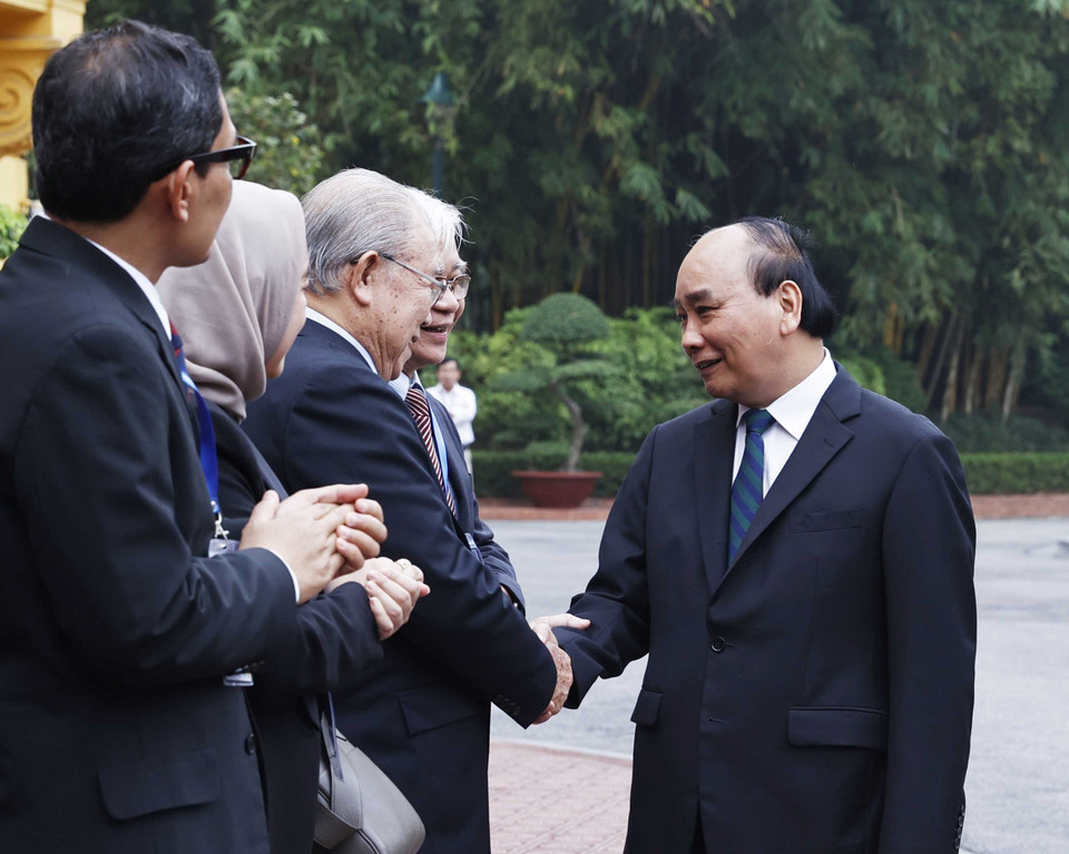 Chủ tịch nước Nguyễn Xuân Phúc với các đại biểu. (Ảnh: Thống Nhất/TTXVN)