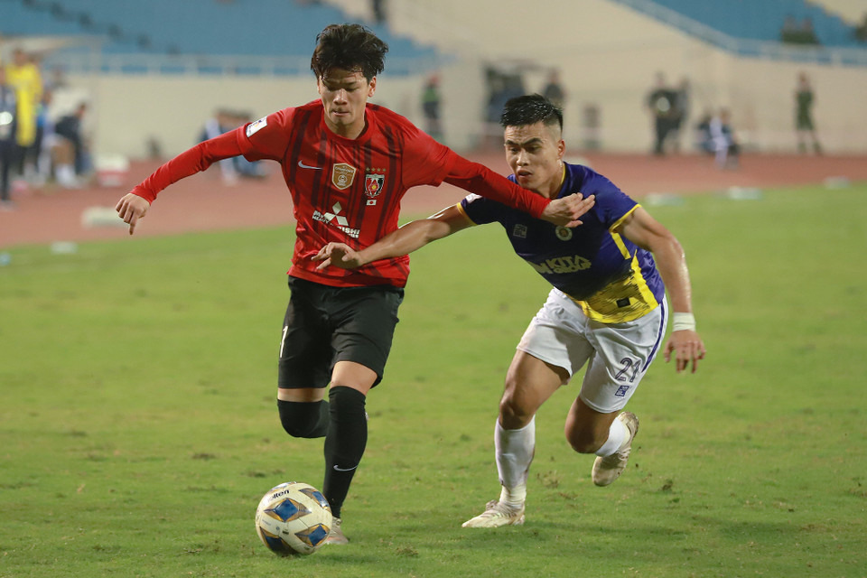 Nhận bàn thua bất ngờ, Câu lạc bộ Urawa Reds đẩy cao đội hình và gia tăng sức ép nhằm tìm kiếm bàn thắng. (Ảnh: Việt Anh/Vietnam+)