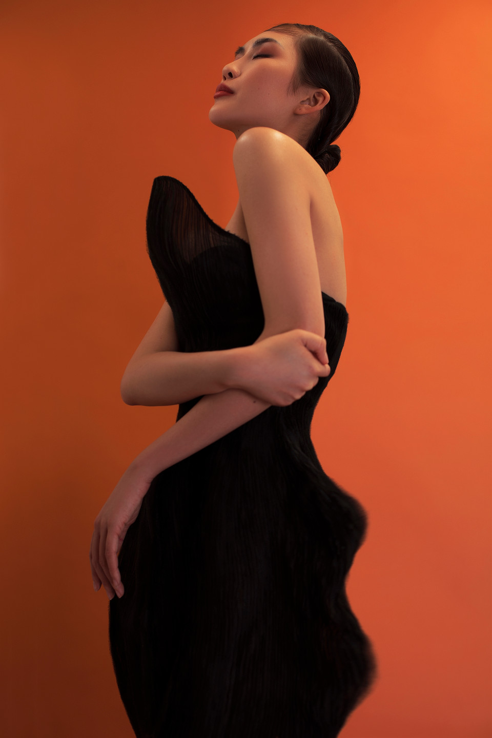 Là Hoa hậu sắc đẹp châu Á 2017, giành giải Hoa hậu được yêu thích nhất tại cuộc thi Hoa hậu Liên lục địa 2017, thậm chí ngay cả khi thi The Face cũng được gọi là 'Hoa hậu The Face,' Tường Linh có vẻ đẹp hài hòa, dịu dàng. (Ảnh: Tang Tang/Vietnam+)