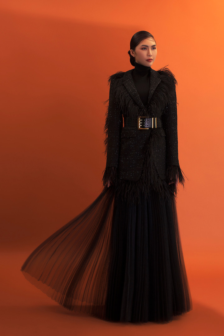 Cô muốn khám phá thêm những góc khác trong hình ảnh của mình chứ không đơn thuần là vẻ đẹp hiền hòa với mái tóc bồng bềnh mà công chúng đã quen mắt. (Ảnh: Tang Tang/Vietnam+)