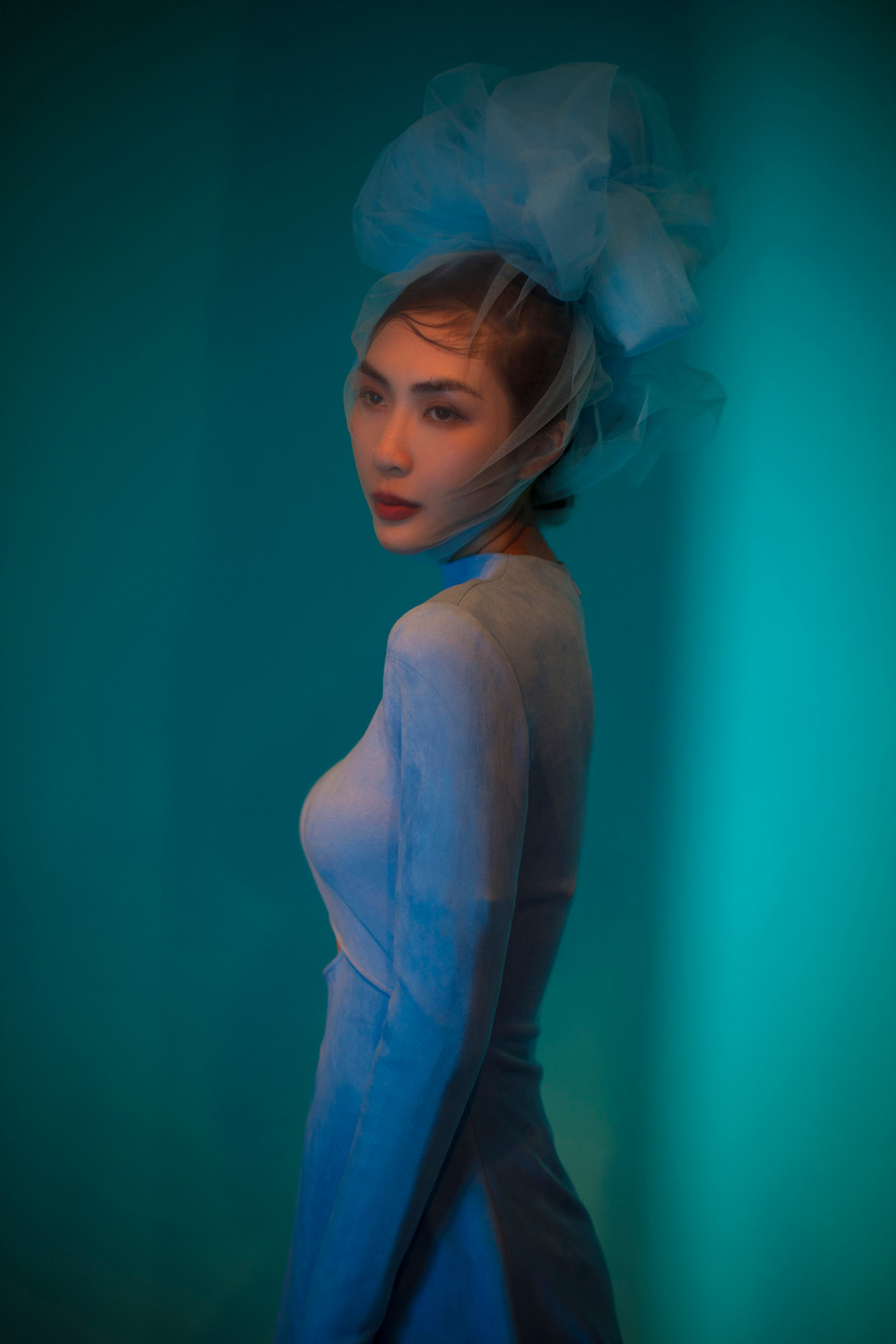 Trong những thiết kế ấn tượng, nữ tính, sang trọng mà cổ điển của các nhà thiết kế Đỗ Mạnh Cường, Nguyễn Hoàng Tú, Aeiestudio… (Ảnh: Tang Tang/Vietnam+)