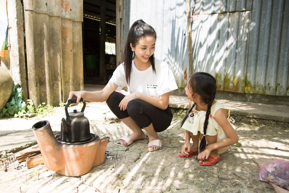 Trong Dự án Nhân ái, nhà báo Trác Thuý Miêu từng chia sẻ: 'Ngọc Ánh chính là đại sứ của lối sống tích cực mà chúng ta cần học hỏi.' Lối sống ấy thể hiện qua nụ cười lạc quan của bé. (Ảnh: Tân Lê/Vietnam+) 
