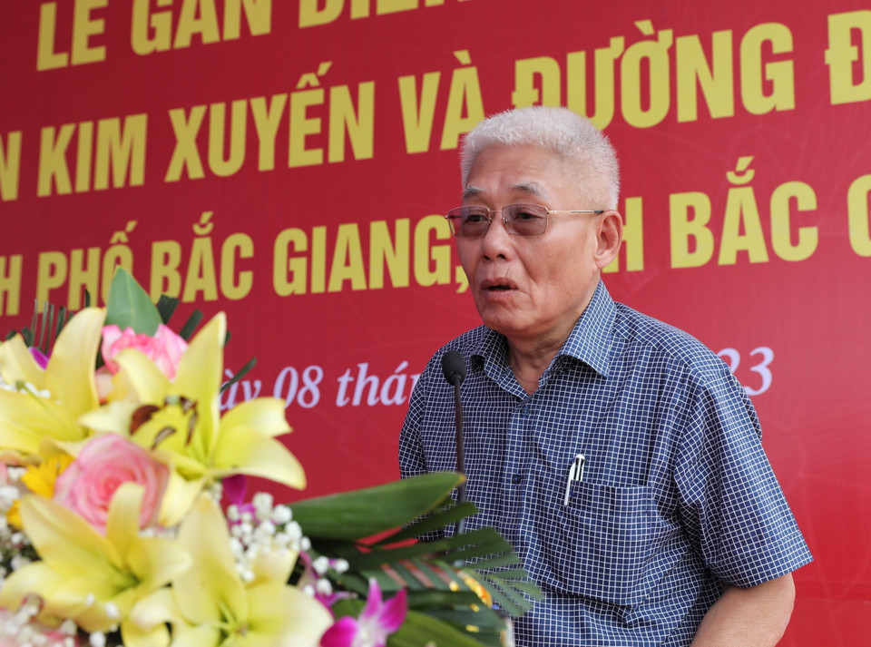 Đại diện gia đình nguyên Tổng Giám đốc TTXVN Đào Tùng phát biểu tại buổi lễ. (Ảnh: Danh Lam/TTXVN)