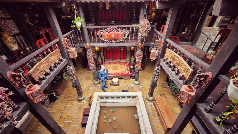 Căn nhà sàn 150 nằm trong khu làng cổ Bát Tràng, Hà Nội là địa chỉ nhất định nên ghé qua trên hành trình thăm quan làng gốm 600 năm tuổi này. (Ảnh: Mai Mai/Vietnam+)