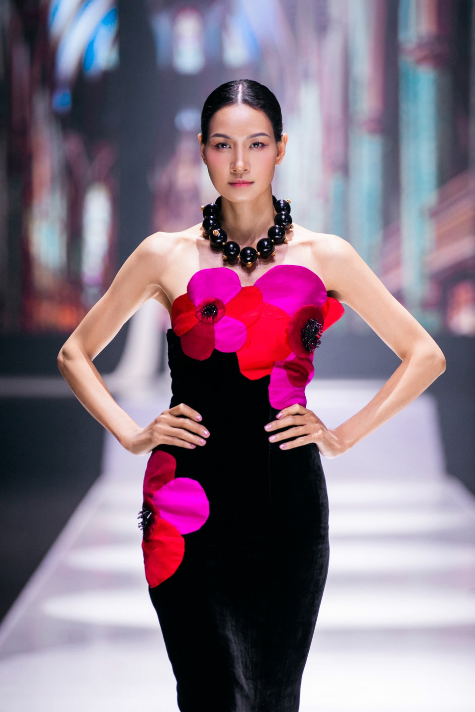 Một thiết kế trong bộ sưu tập “In the Mood for Love” của Hà Linh Thư. (Ảnh: PV/Vietnam+)