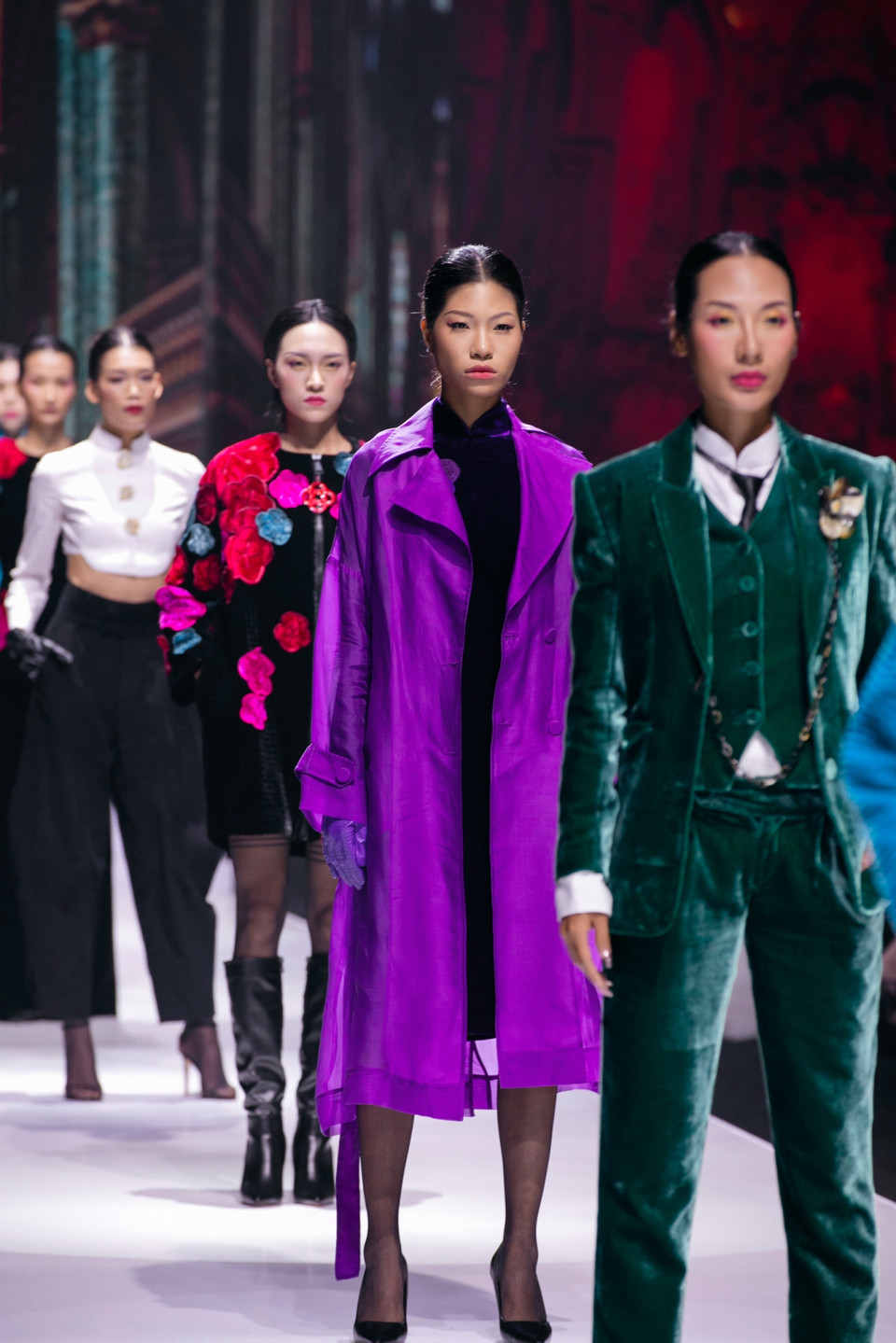 Sự sáng tạo không ngừng và khả năng biến hóa linh hoạt trong phong cách thiết kế đã khẳng định vị thế của nhà thiết kế, xứng danh “người đàn bà nhung lụa" của làng thời trang Việt Nam. (Ảnh: PV/Vietnam+)