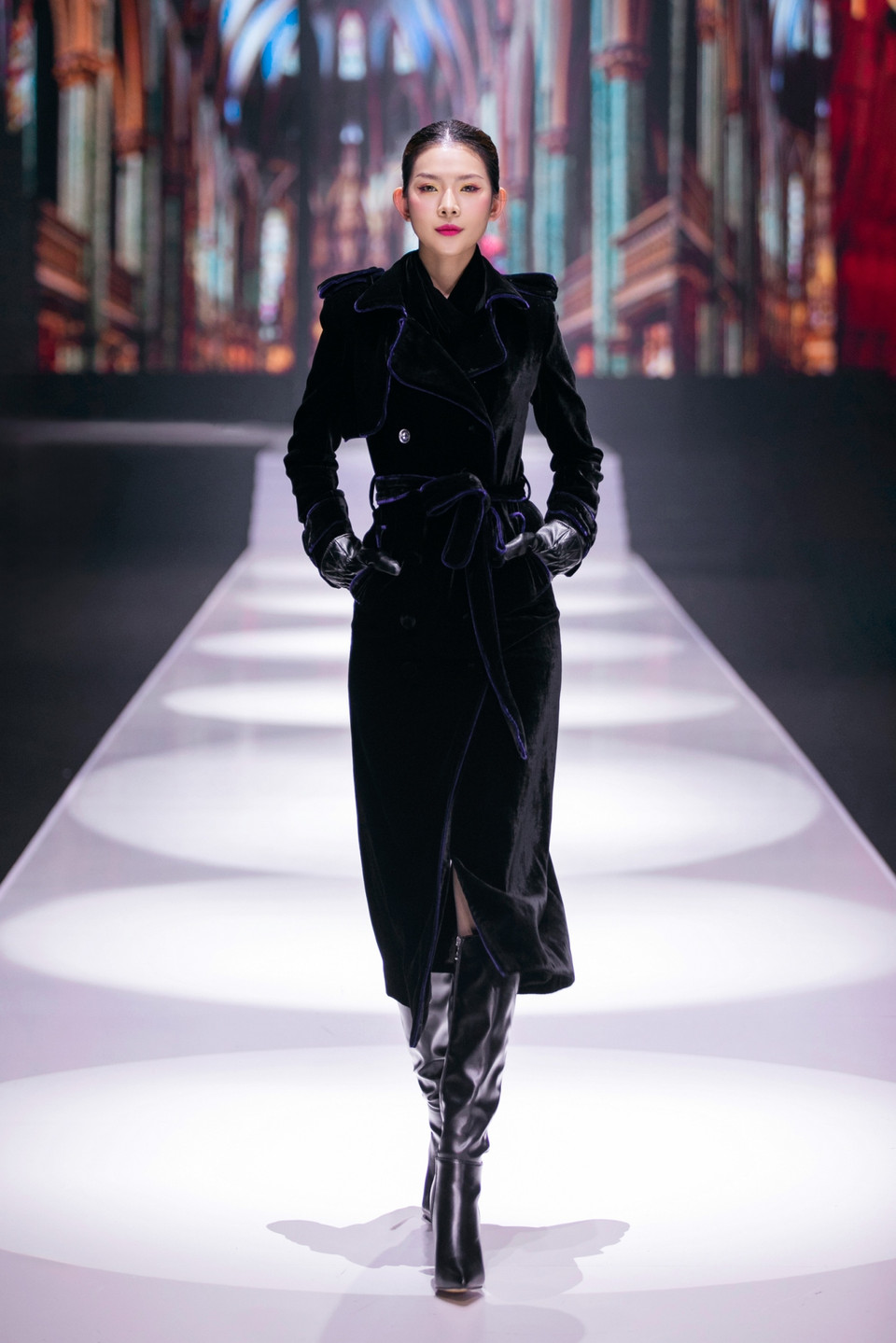 Một thiết kế trong bộ sưu tập “In the Mood for Love” của Hà Linh Thư. (Ảnh: PV/Vietnam+)