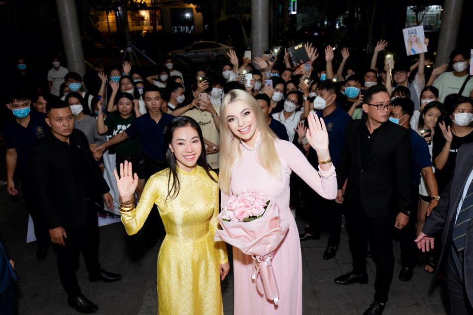 Ban tổ chức Miss World Vietnam 2022 tiết lộ, đương kim Miss World 2021 Karolina Bielawski sẽ là người đặt câu hỏi cho phần thi ứng xử năm nay của top 2 trong đêm chung kết toàn quốc. Đây có lẽ sẽ là một trong những khoảnh khắc mà người hâm mộ sắc đẹp mong chờ. (Ảnh: CTV/Vietnam+)