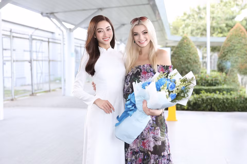 Để chuẩn bị tham gia một số hoạt động trước thềm chung kết toàn quốc Miss World Vietnam 2022, nàng hậu đến từ Ba Lan đã có mặt tại Việt Nam sau chuyến bay dài. (Ảnh: CTV/Vietnam+)