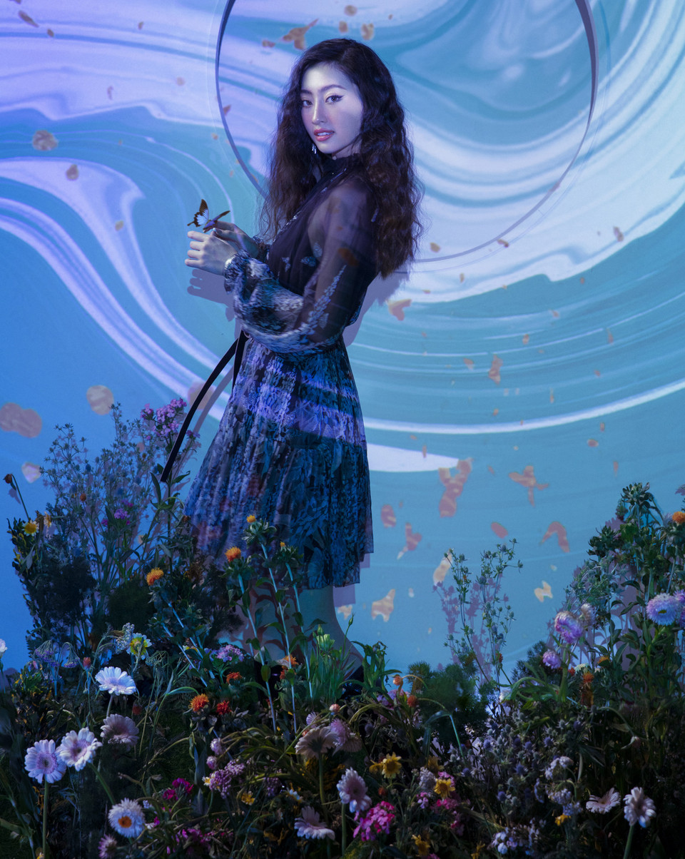 Hoa hậu Thùy Linh cũng là gương mặt được ưu ái trên các bìa tạp chí cũng như là nàng thơ của nhiều nhà thiết kế nổi tiếng tại Việt Nam. (Ảnh: CTV/Vietnam+)