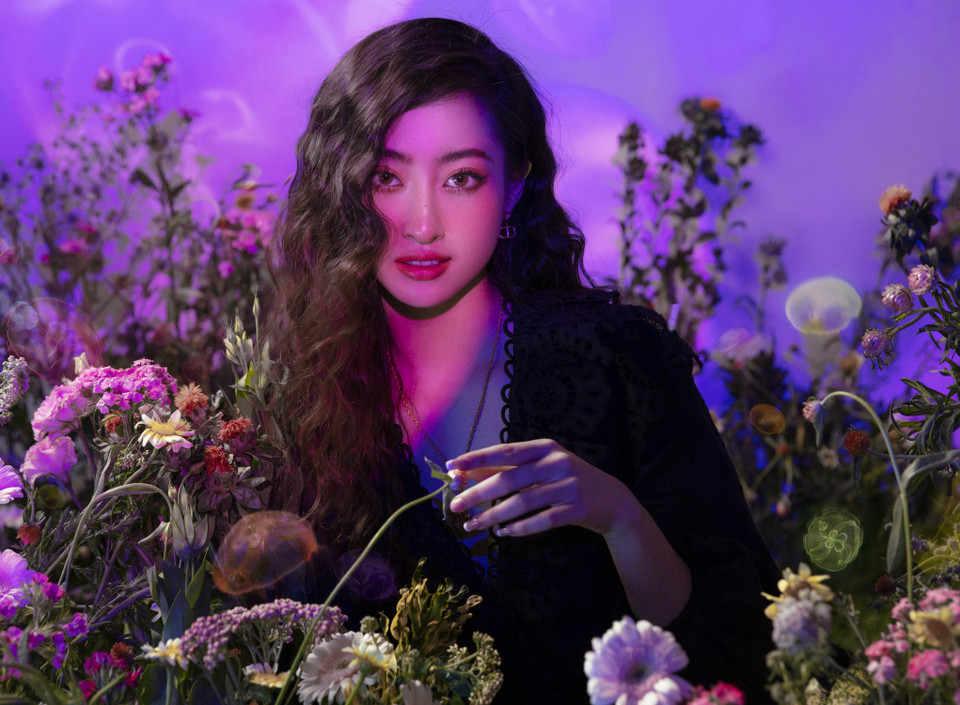 Cuối năm 2019, cô đại diện Việt Nam tham dự cuộc thi Miss World 2019 và lọt top 12. Tiếp đến là những lần ‘thống trị’ các sàn diễn thời trang hàng đầu với vị trí vedette, mở màn nhờ sở hữu đôi chân dài 1,22m. (Ảnh: CTV/Vietnam+)