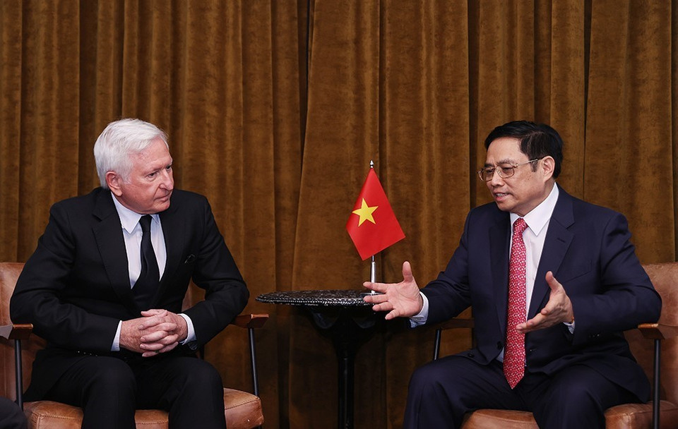 Thủ tướng Chính phủ Phạm Minh Chính tiếp Chủ tịch toàn cầu Tập đoàn Pacific Land Pattrick McKillen. (Ảnh: Dương Giang/TTXVN)
