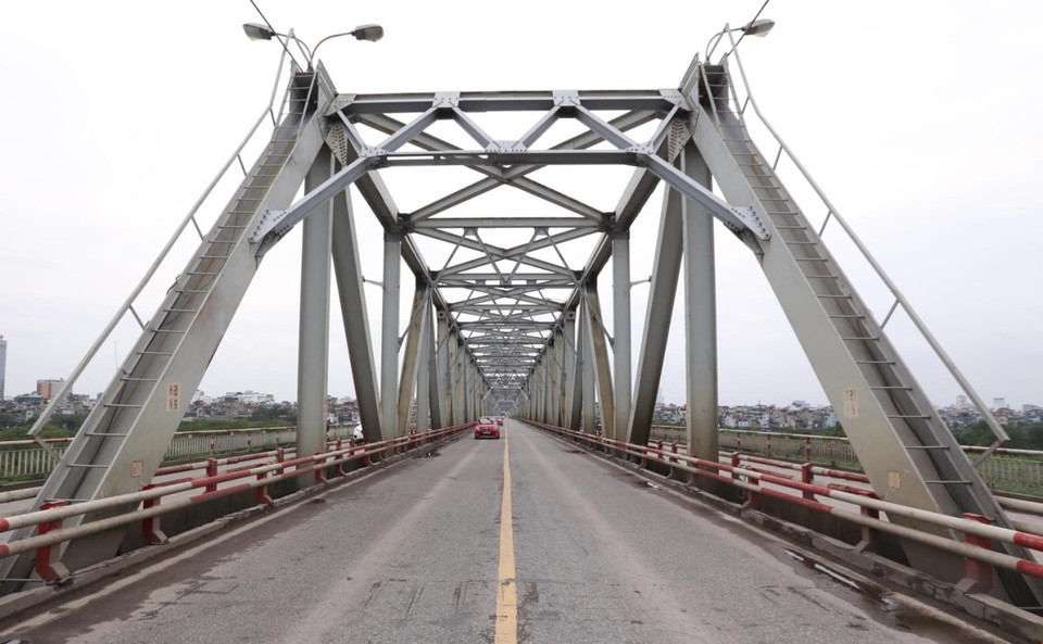 Cầu Chương Dương vắng chưa từng thấy trong những ngày giãn cách xã hội. (Ảnh: Anh Tuấn/TTXVN)